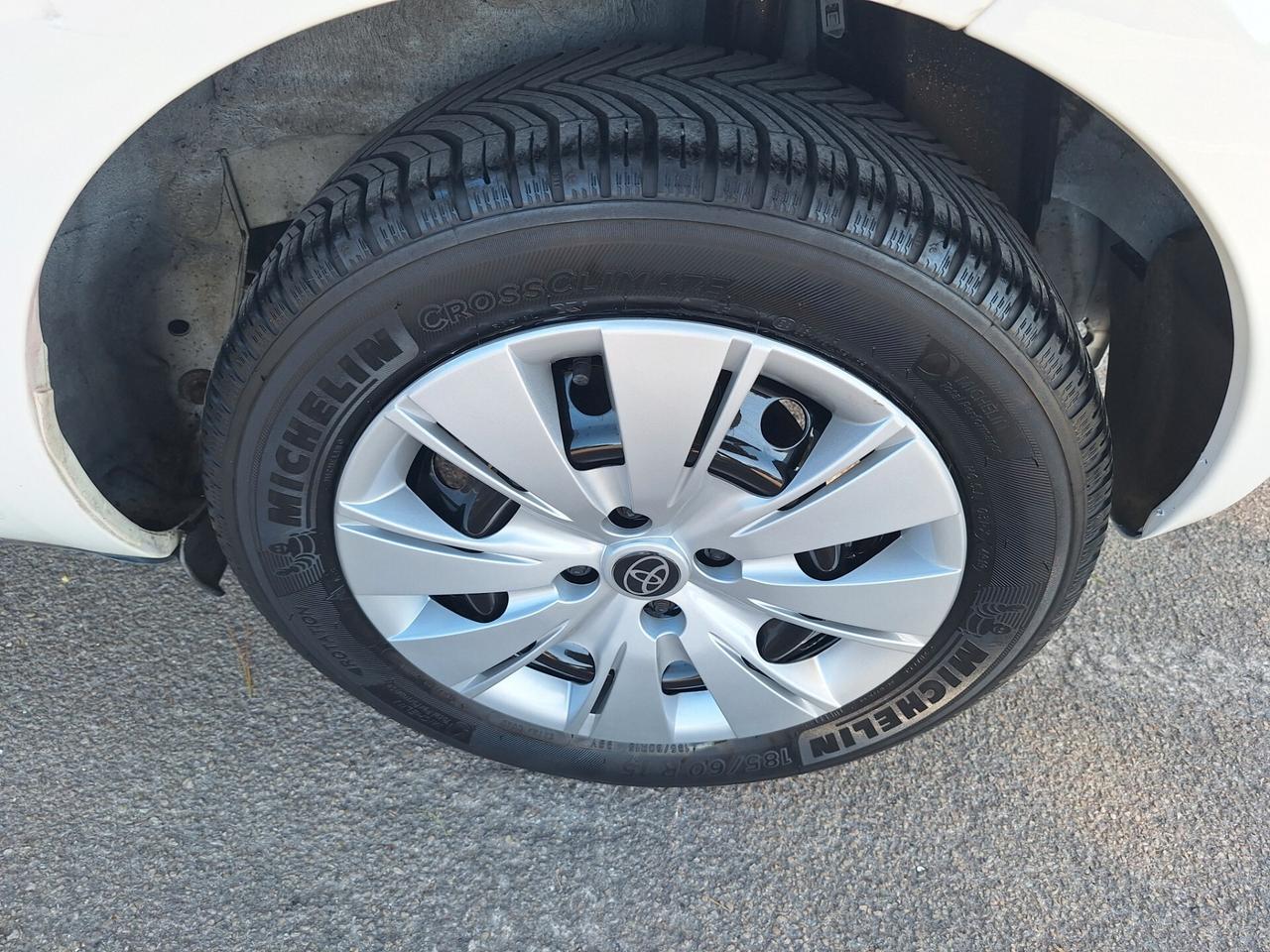 Toyota Yaris 1.0 5 porte SOL PERFETTA CERTIFICATA