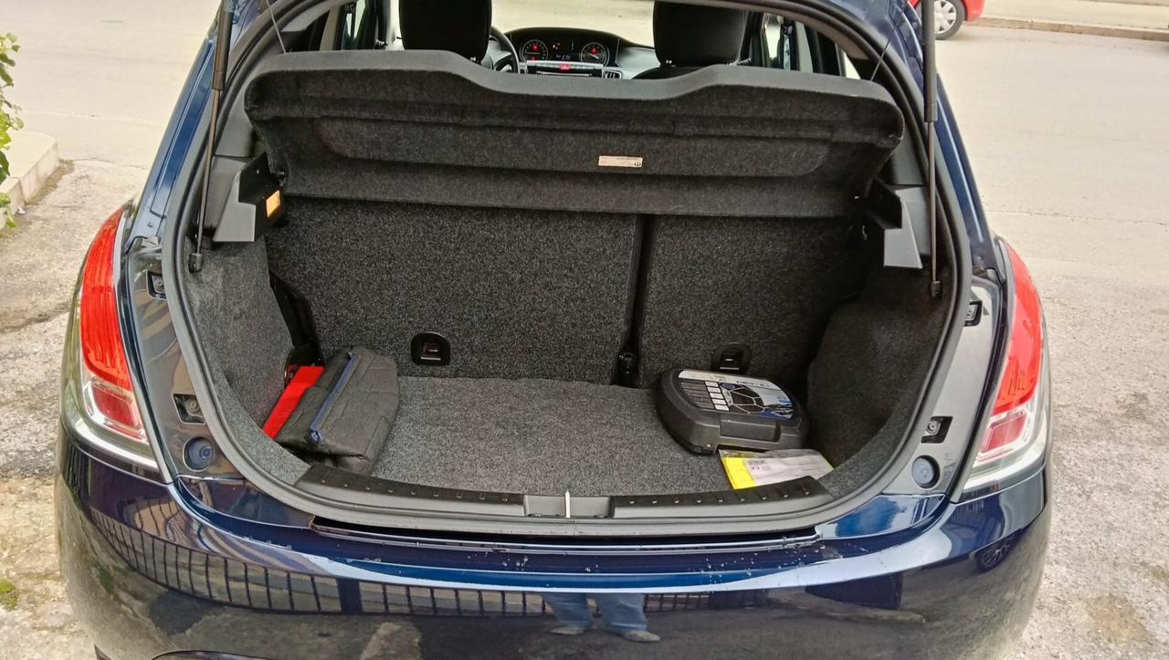 LANCIA YPSILON 1.2 B/GPL-CASA MADRE