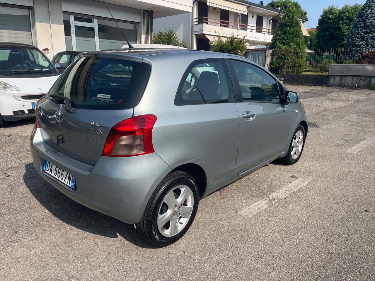 Toyota Yaris 1.3 3 porte/cambio è semiautomatico