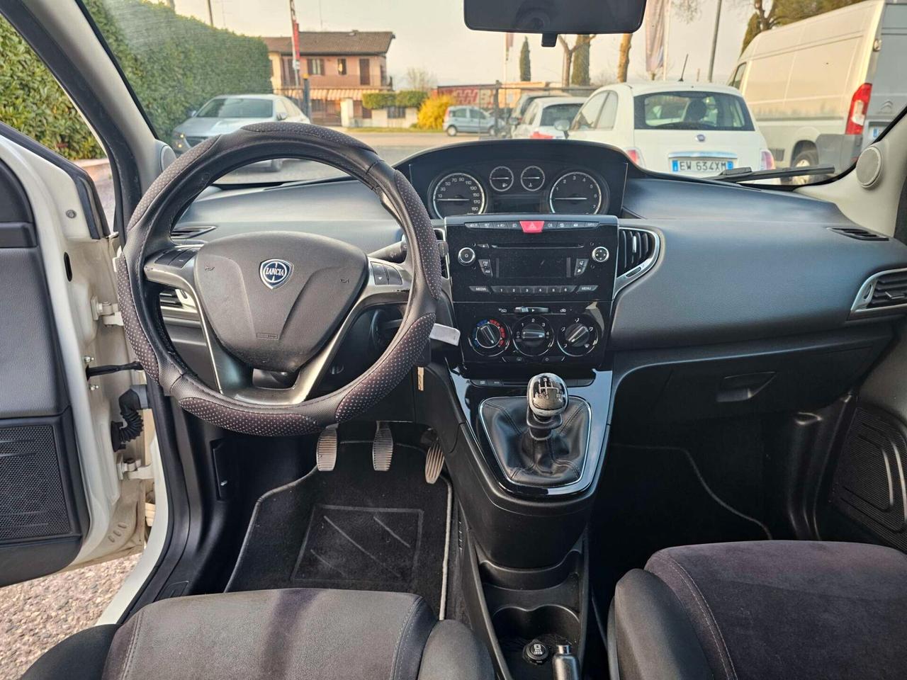 Lancia Ypsilon 0.9 TwinAir 85 CV 5 porte S&S Platinum