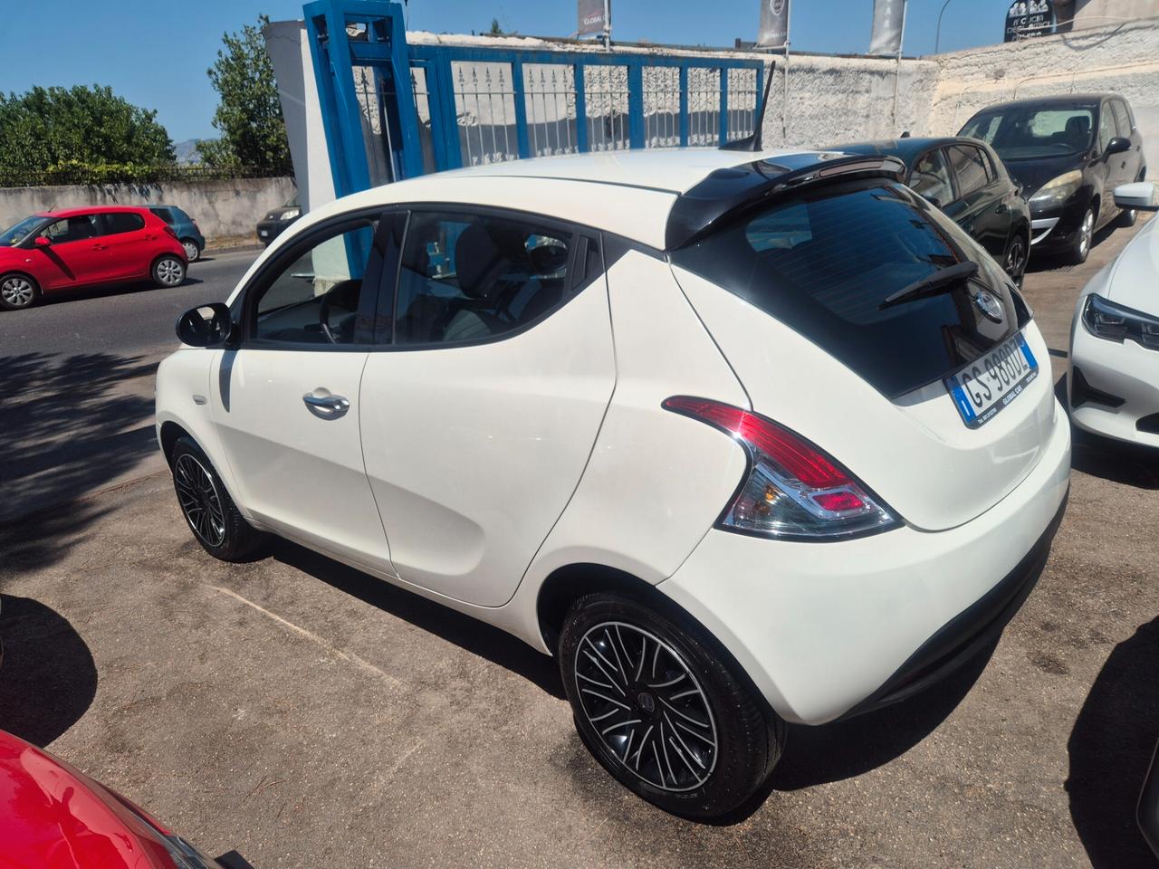 Lancia Ypsilon 1.0 FireFly solo 6000 km ANNO 2023