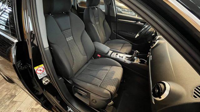 AUDI A3 SPB 30 TDI S tronic Sport- COCKPIT
