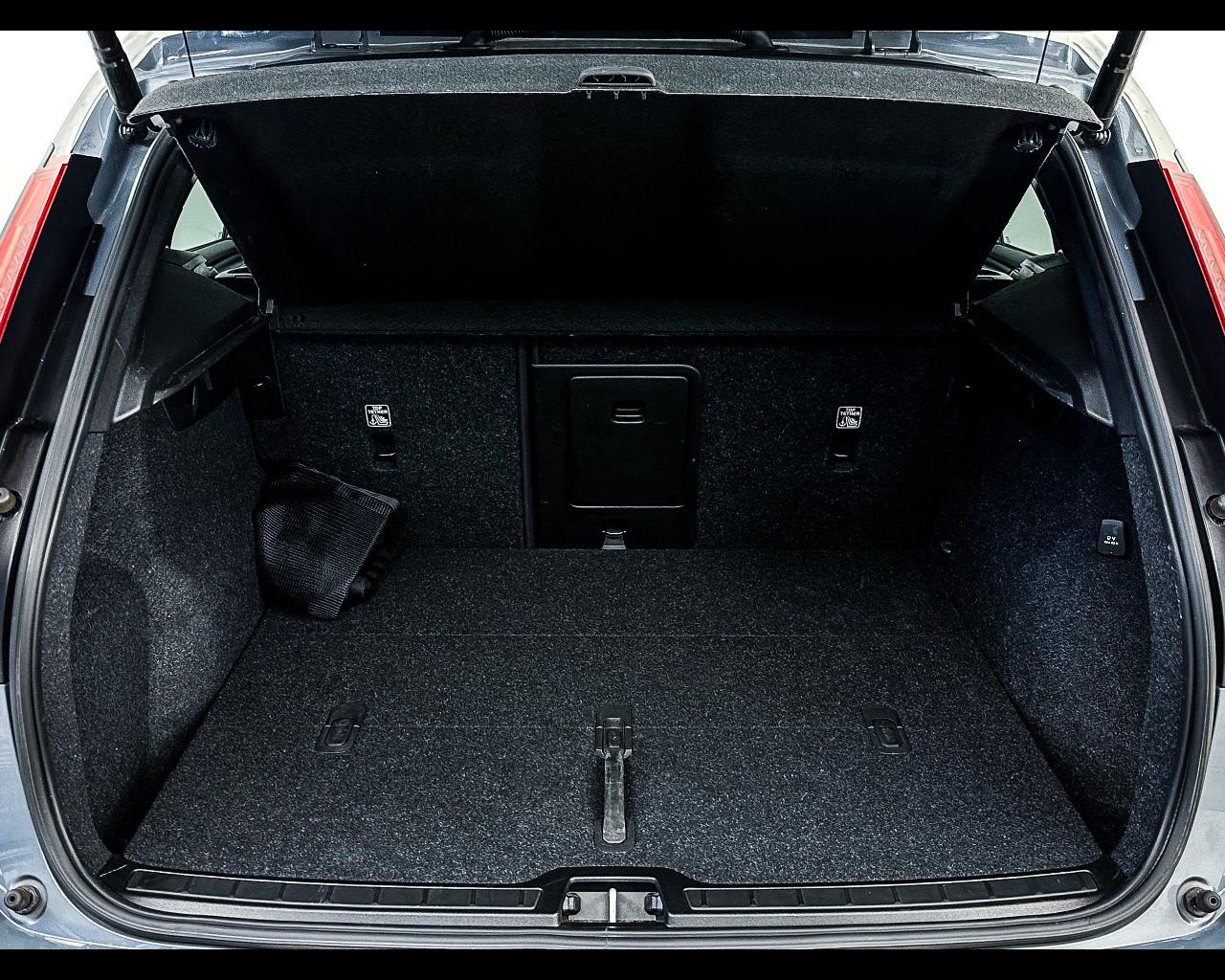VOLVO XC40 B4 AWD Geartronic Momentum Pro