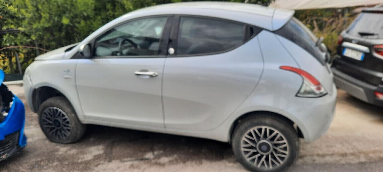 Lancia Ypsilon 0.9 TwinAir 85 CV 5 porte Metano Ecochic Elle