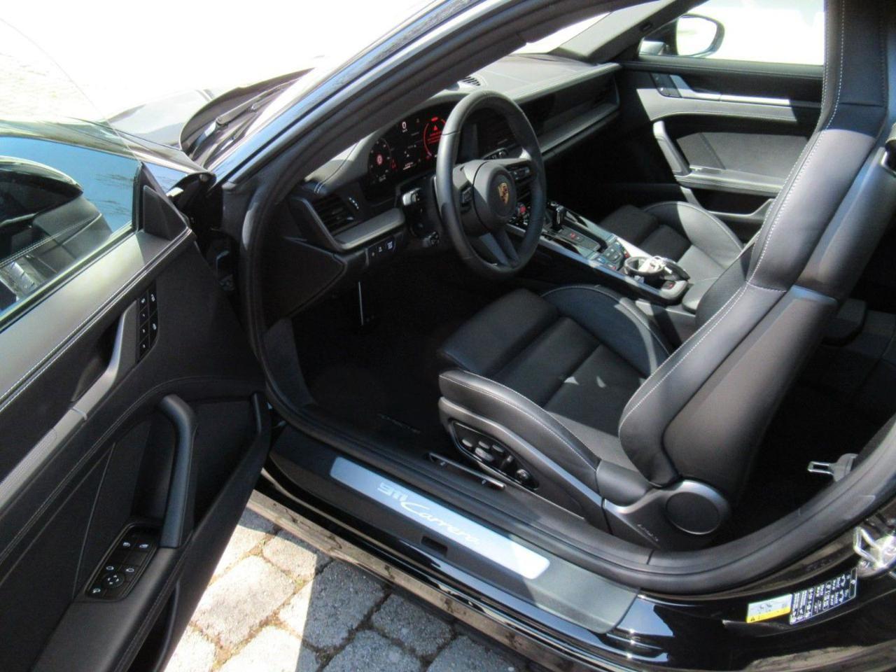 PORSCHE 992 911 Carrera