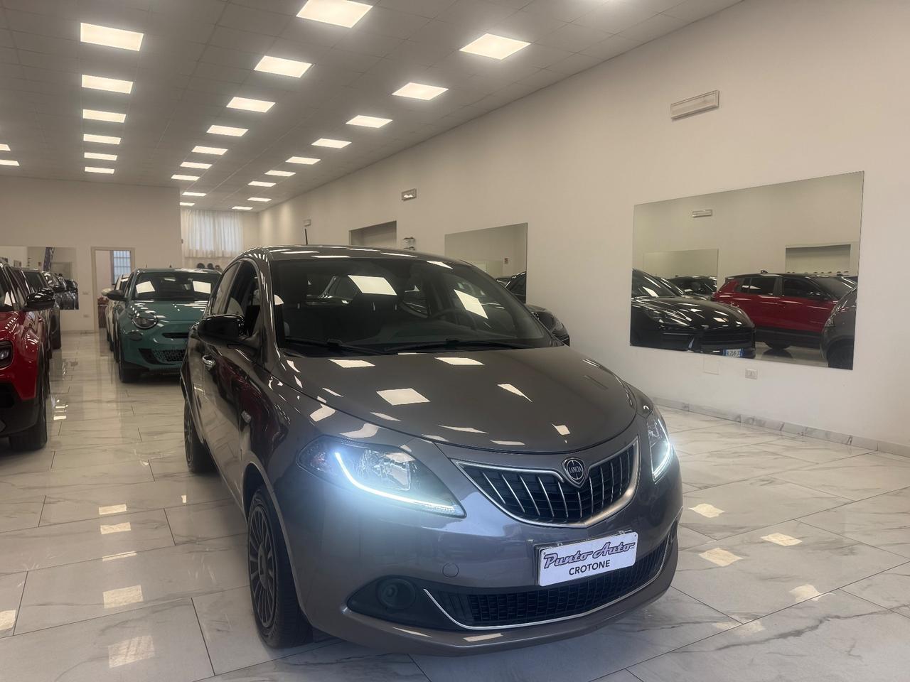 Lancia Ypsilon 1.0 FireFly 5 porte S&S Hybrid Silver