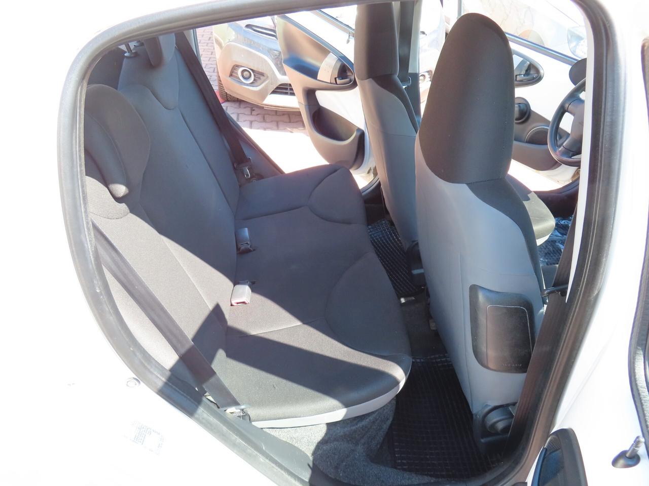 Toyota Aygo 1.0 BENZINA 5 porte NOW FULL 2012