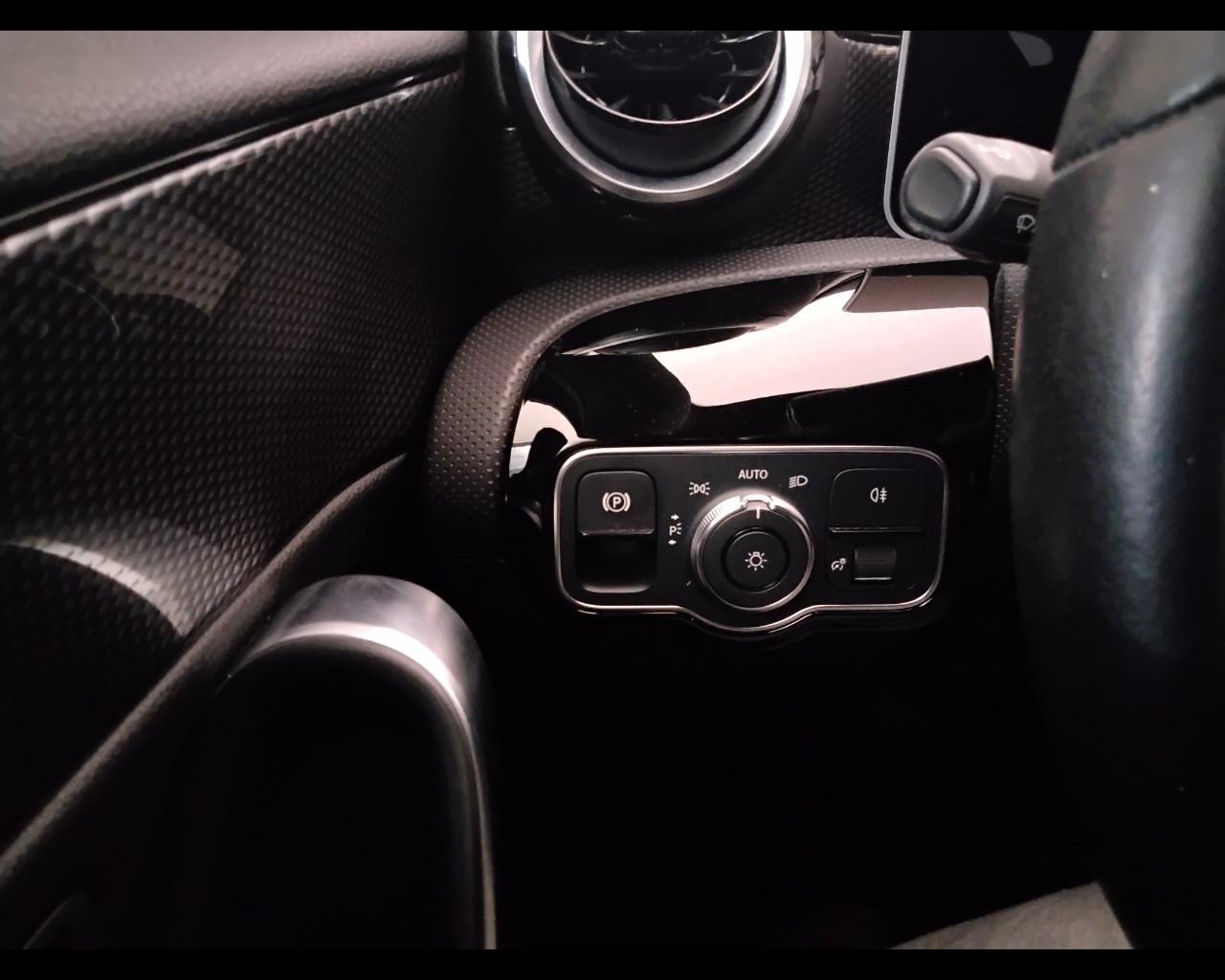 Mercedes-Benz Classe A - W177 2018 - A 180 d Sport auto