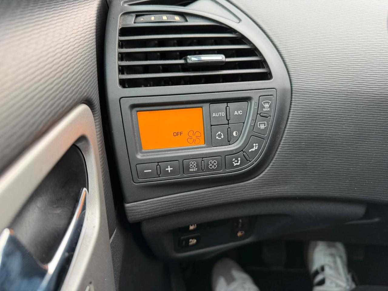 Citroen C4 1.6 e-HDi 115 airdream CMP6 Exclusive