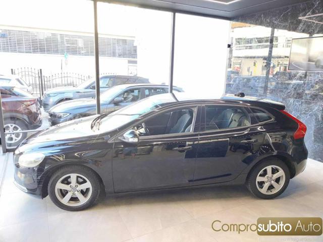 VOLVO V40 D2 1.6 Momentum