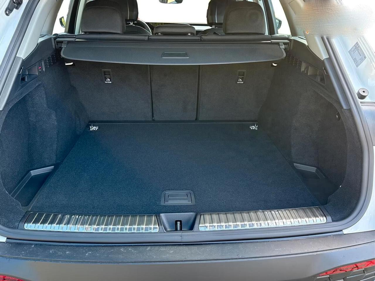 Audi Q5 quattro AHK+NAVI+LED+SHZ+PDC !!Finanzio Fini a 180 Mesi Ant 0 rata 200 mese!!