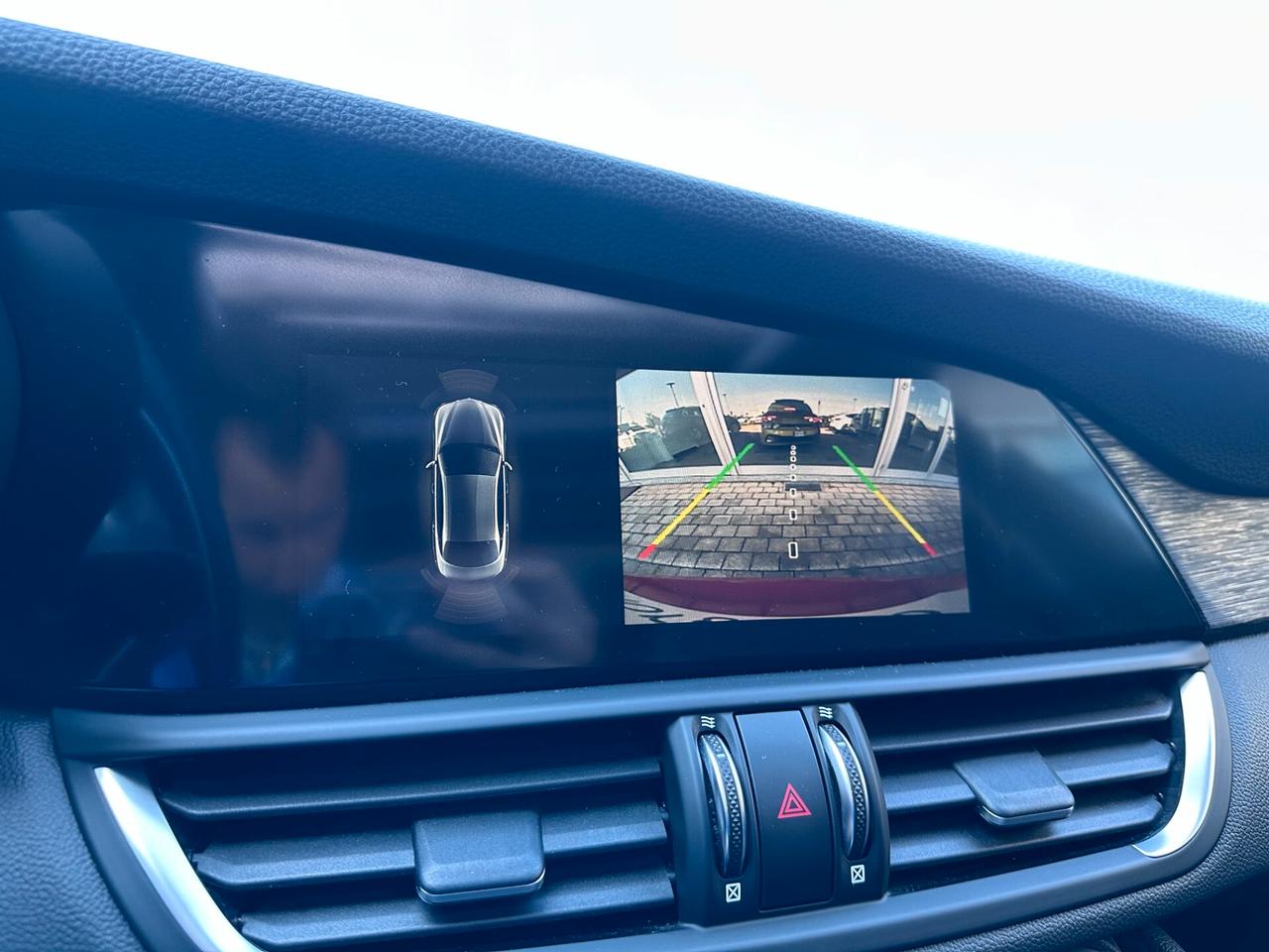 Alfa Giulia 2.2D 160CV AUTOM. EURO6D! DOPPIO TETTO! CARPLAY