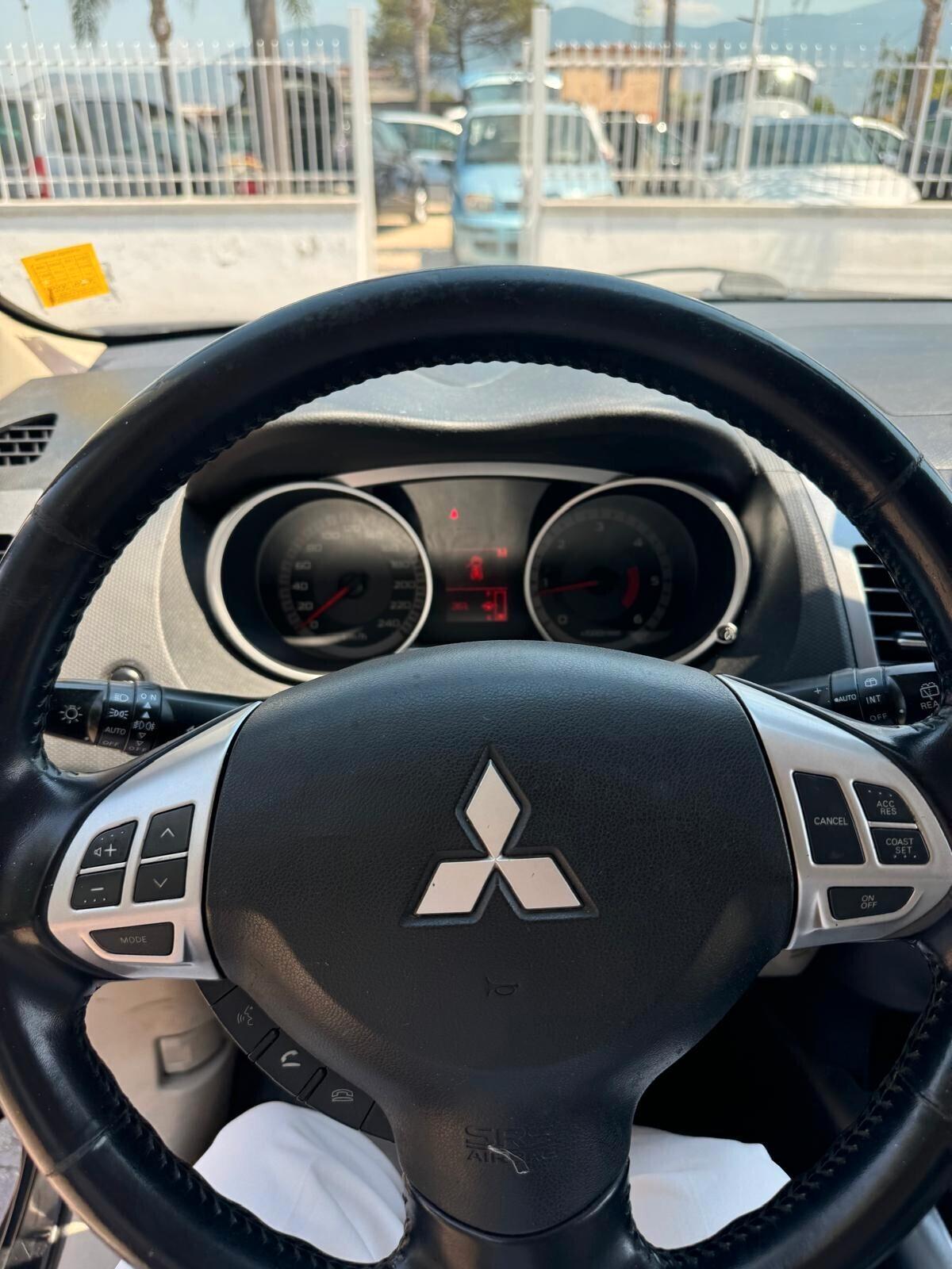 Mitsubishi Outlander 2.2 DI-D Instyle 7 p.ti DPF 4X4