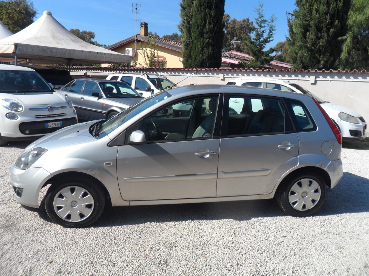 Ford Fiesta 1.2 16V 5p. Ghia