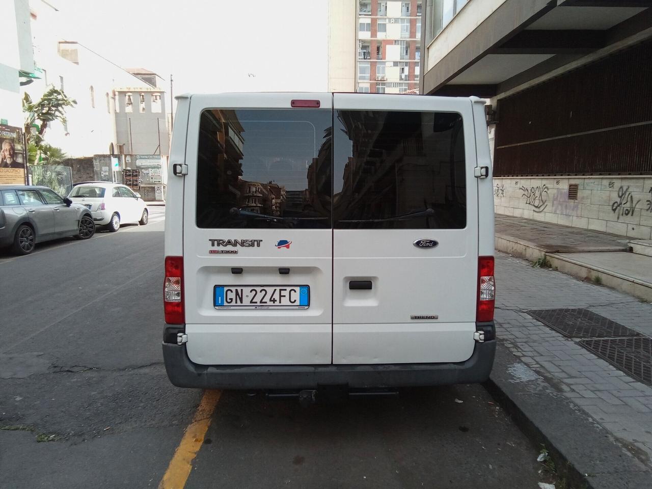 FORD TRANSIT 2.2 TDCI TREND 9 POSTI – 120.000 KM – GANCIO TRAINO – GARANZIA – PARI AL NUOVO