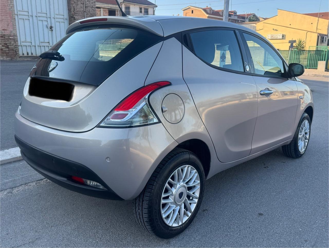 Lancia Ypsilon 0.9 TwinAir 85 CV 5 porte Metano Ecochic Gold