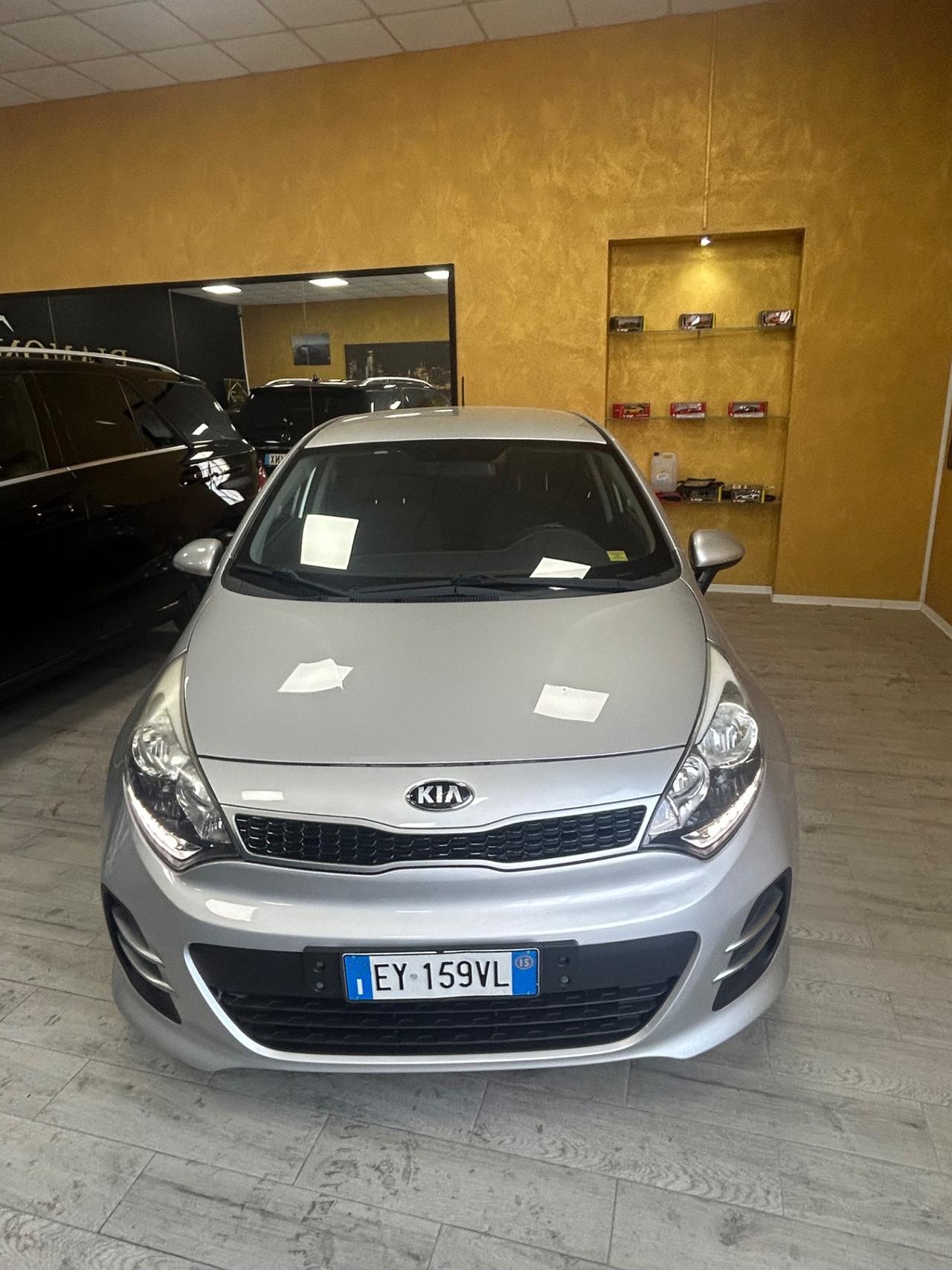 KIA RIO 1.4 Crdi 90 cv “FULL LED/NAVI/RETRO”-2015