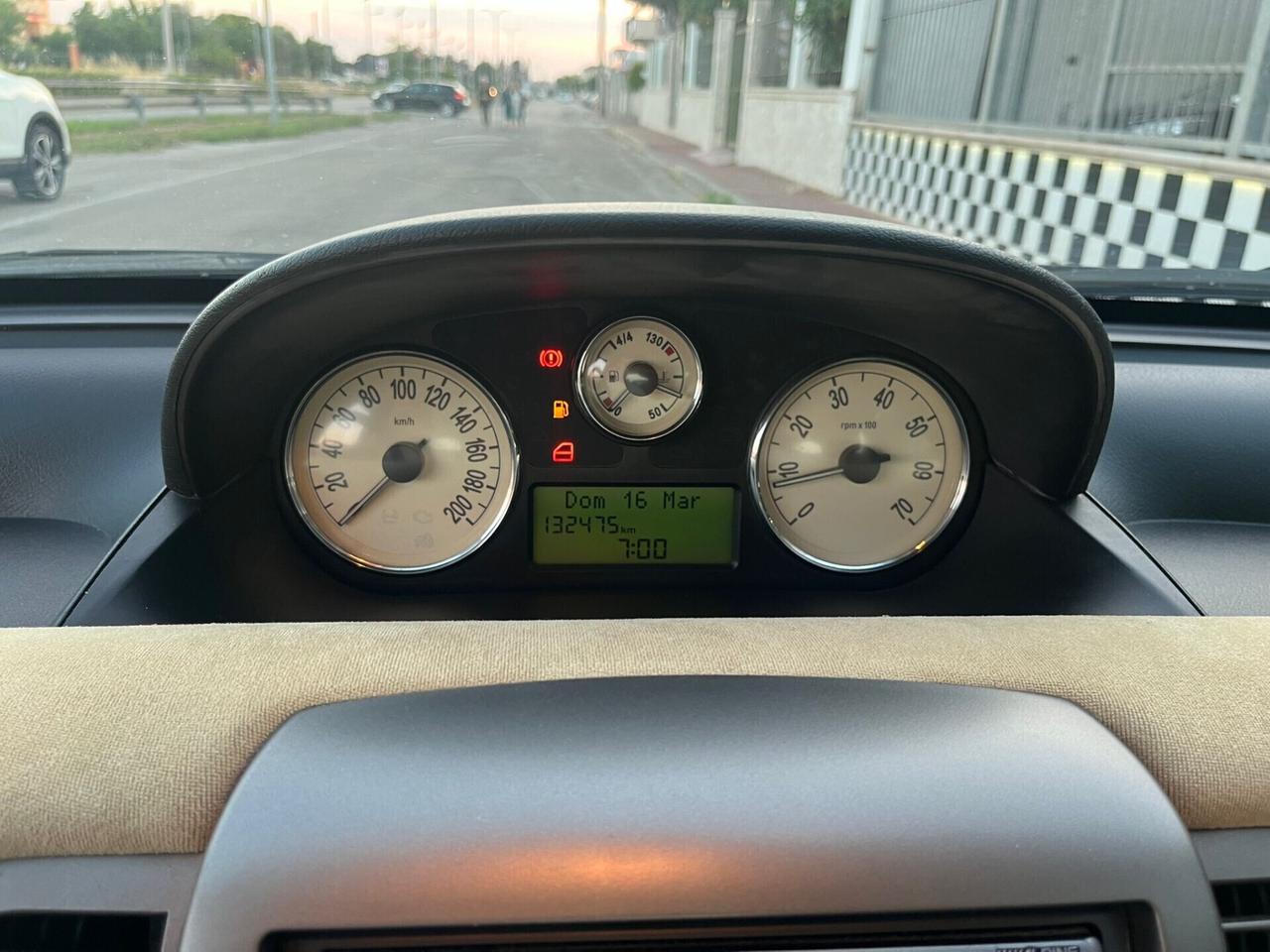 Lancia Ypsilon 1.2 Argento Unipro 2003