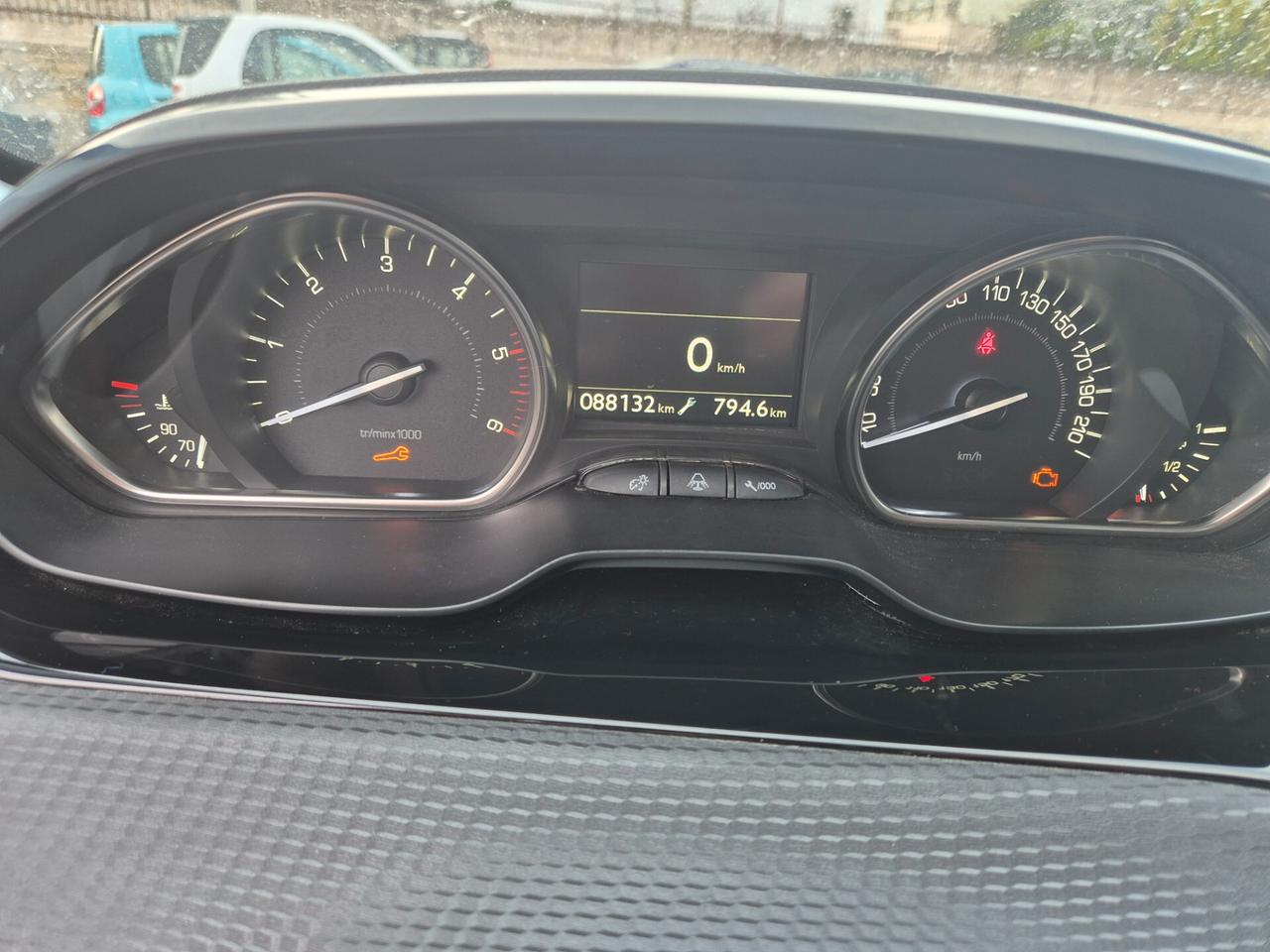 Peugeot 2008 BlueHDi 100 Allure