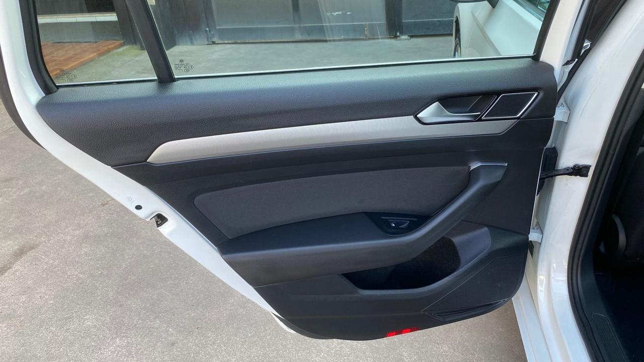 Volkswagen Passat Variant 2.0 TDI DSG Business BlueMotion Tech