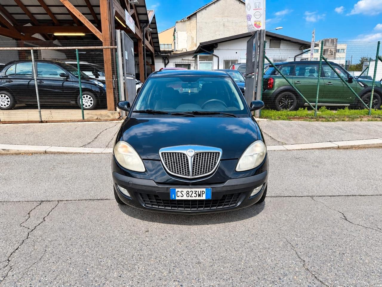 Lancia Ypsilon 1.2 16V Platino
