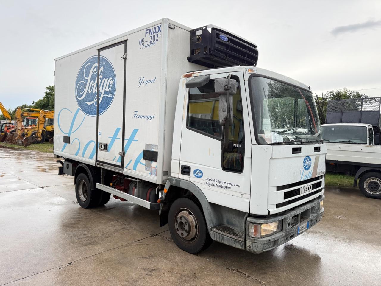 Autocarro IVECO 75E15 isotermico con frigo