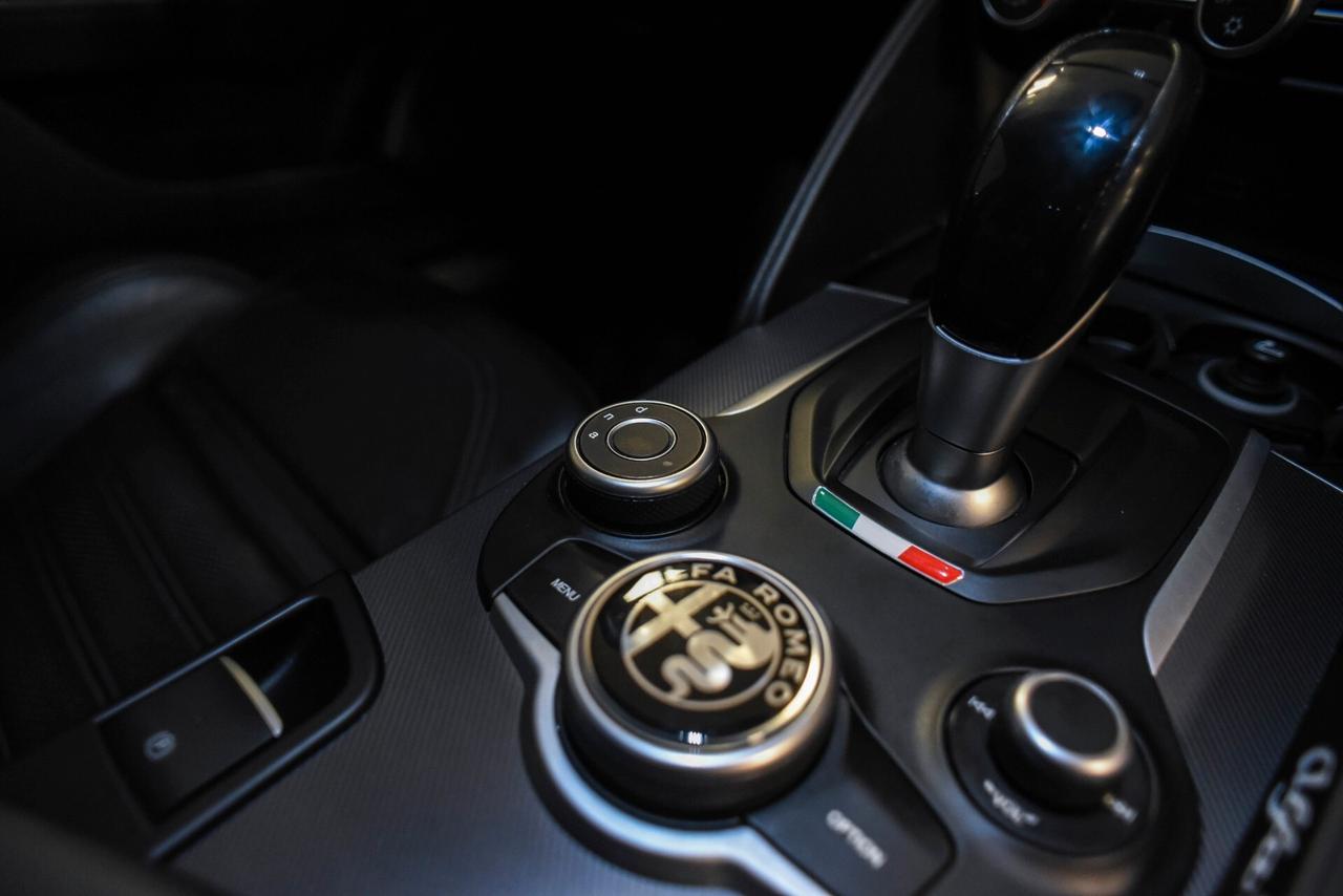 Alfa Romeo Giulia 2.2 Turbodiesel 210 CV AT8 AWD Q4 Veloce