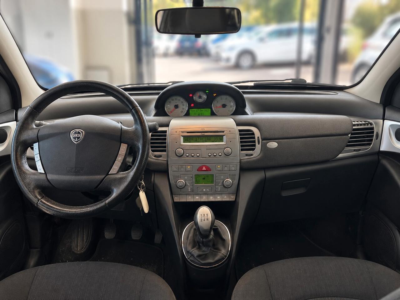 Lancia Ypsilon 1.3 MJT 75 CV Versus