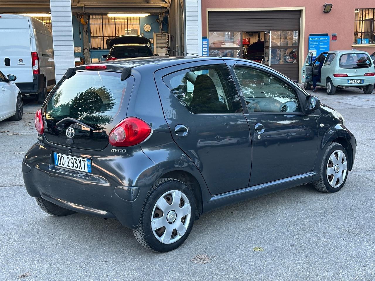 Toyota Aygo 1.0 12V VVT-i 5 porte Sol