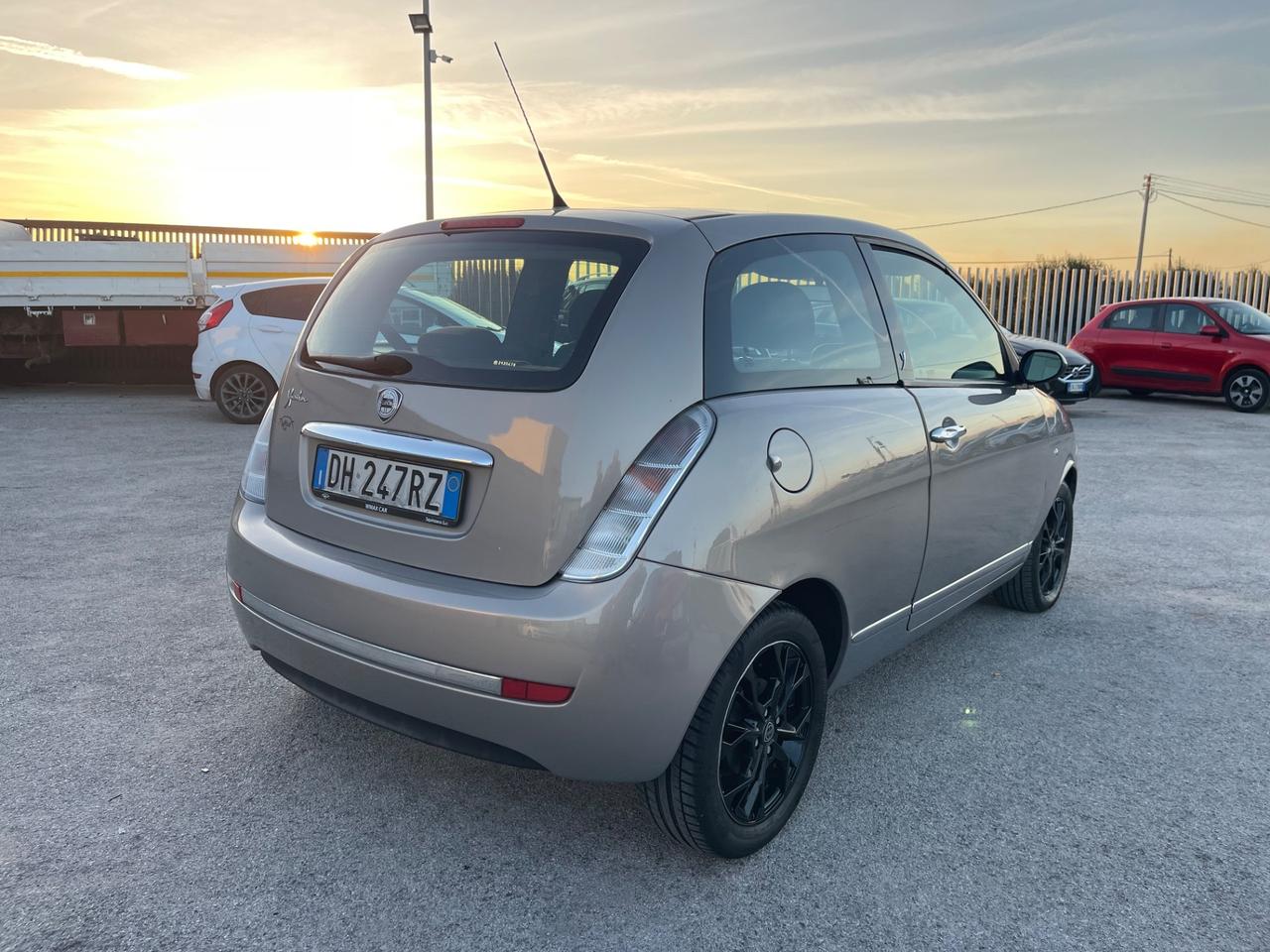 LANCIA YPSILON 1.4 8V FULL TETTO IN VETRO MY07