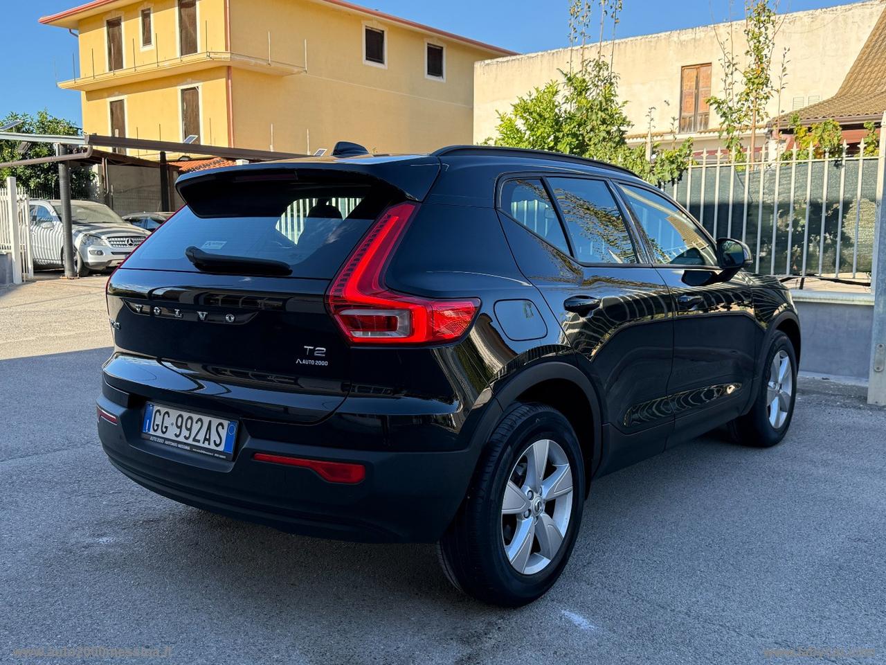 VOLVO XC40 T2 Momentum Core