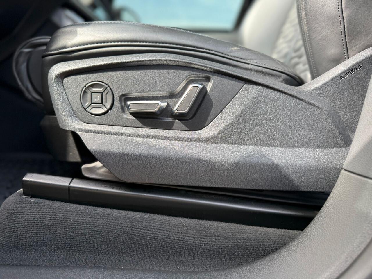 Audi Q8 RS TFSI V8 quattro tiptronic