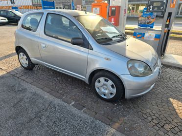 Toyota Yaris 1.0 3porte con 325.000km NEOPATENTATI ok