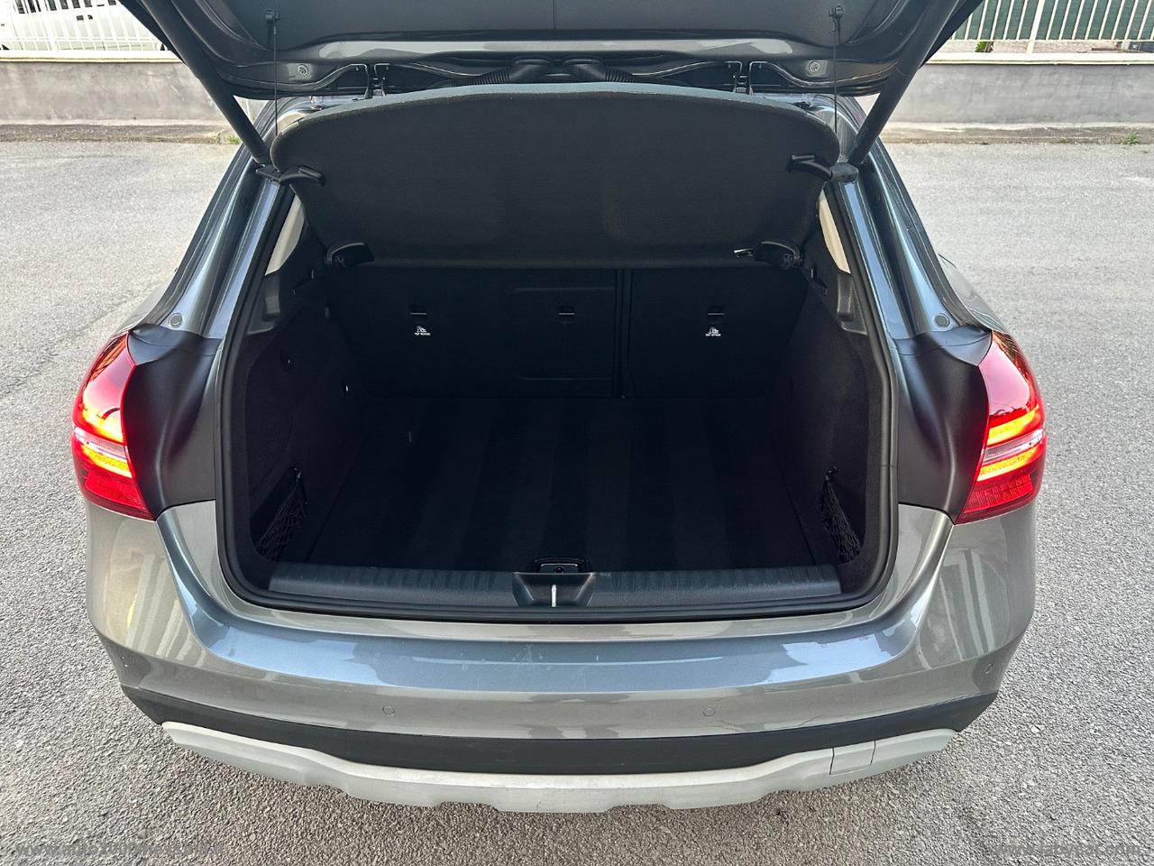 MERCEDES-BENZ GLA 200 d Automatic Business Extra