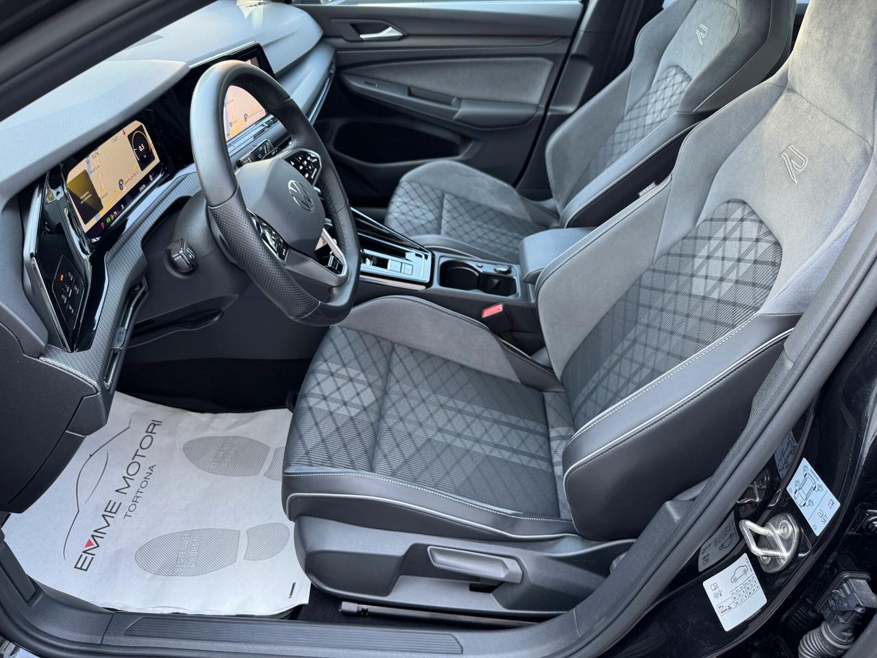 Volkswagen Golf 1.5 etsi evo R-Line 150cv dsg /MATRIX / NO VINCOLI