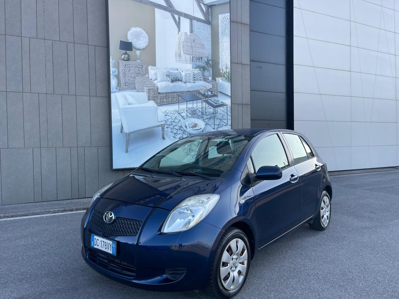 Toyota Yaris 1.0 5 porte Sol