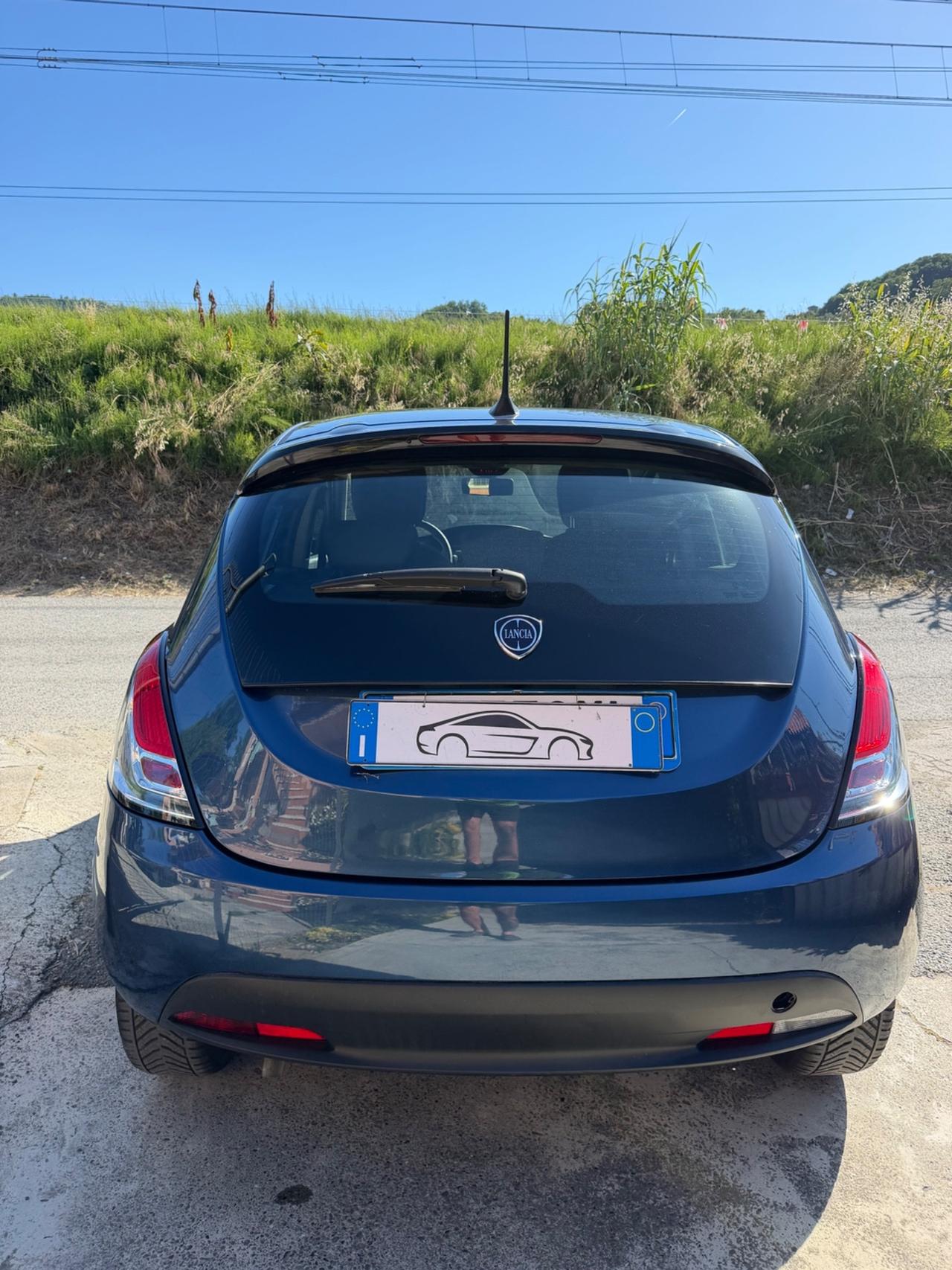 Lancia Ypsilon 1.0 FireFly 5 porte S&S Hybrid Oro