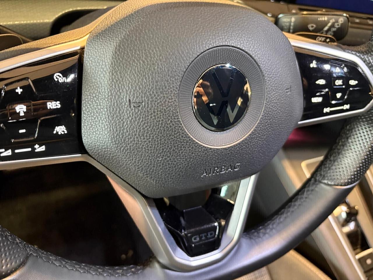 Volkswagen Golf GTD 2.0 TDI 200 CV DSG 43000 KM DCC