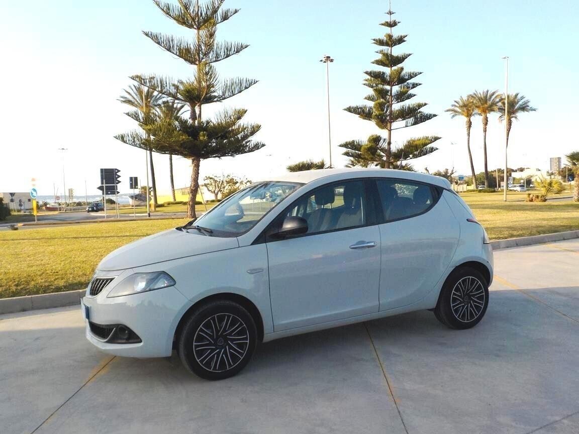 Lancia Ypsilon 1.0 FireFly 5 porte S&S Hybrid Ecochic Gold