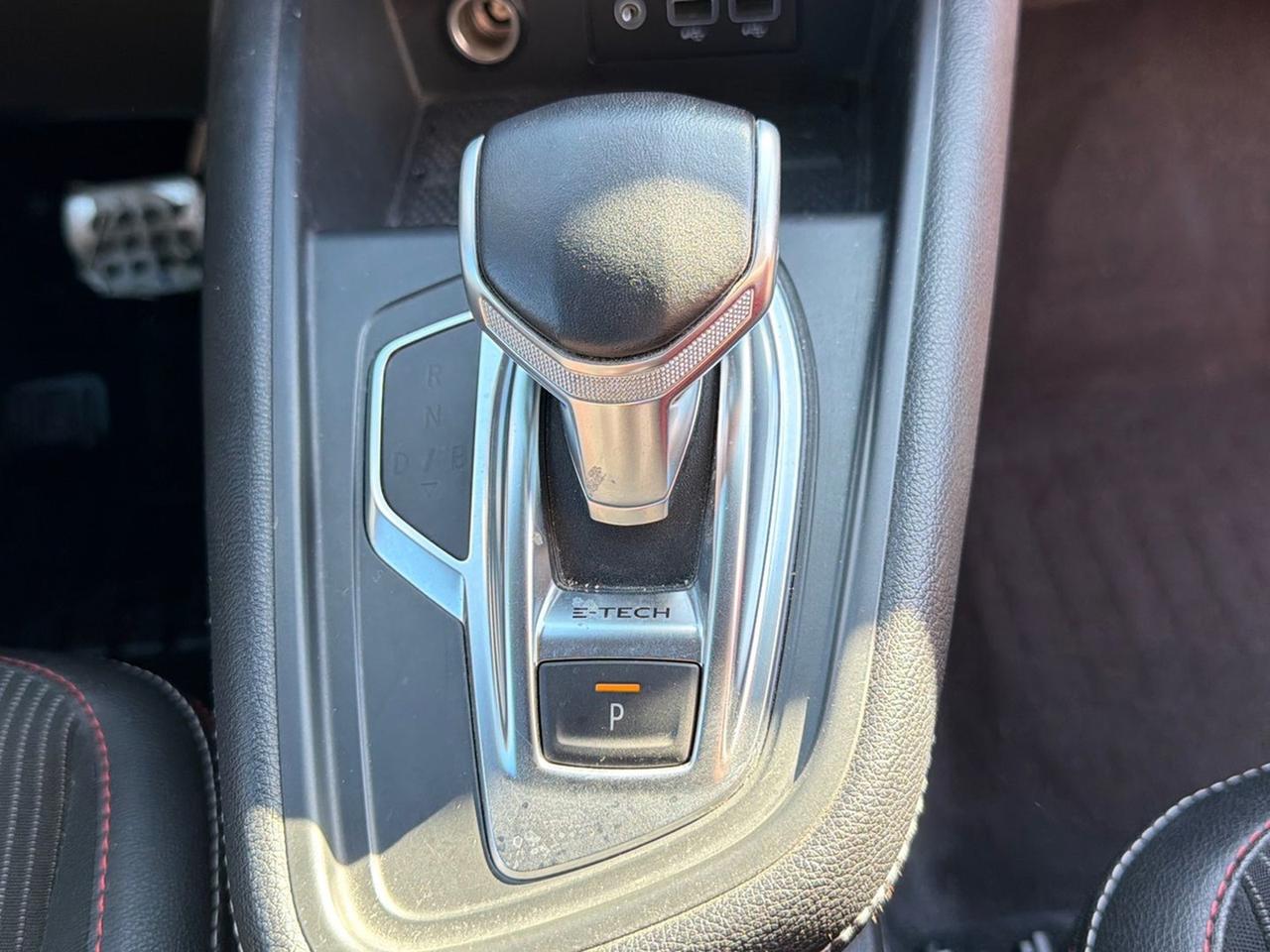 Renault Captur 1.6 e-tech hybrid rs line 145cv auto