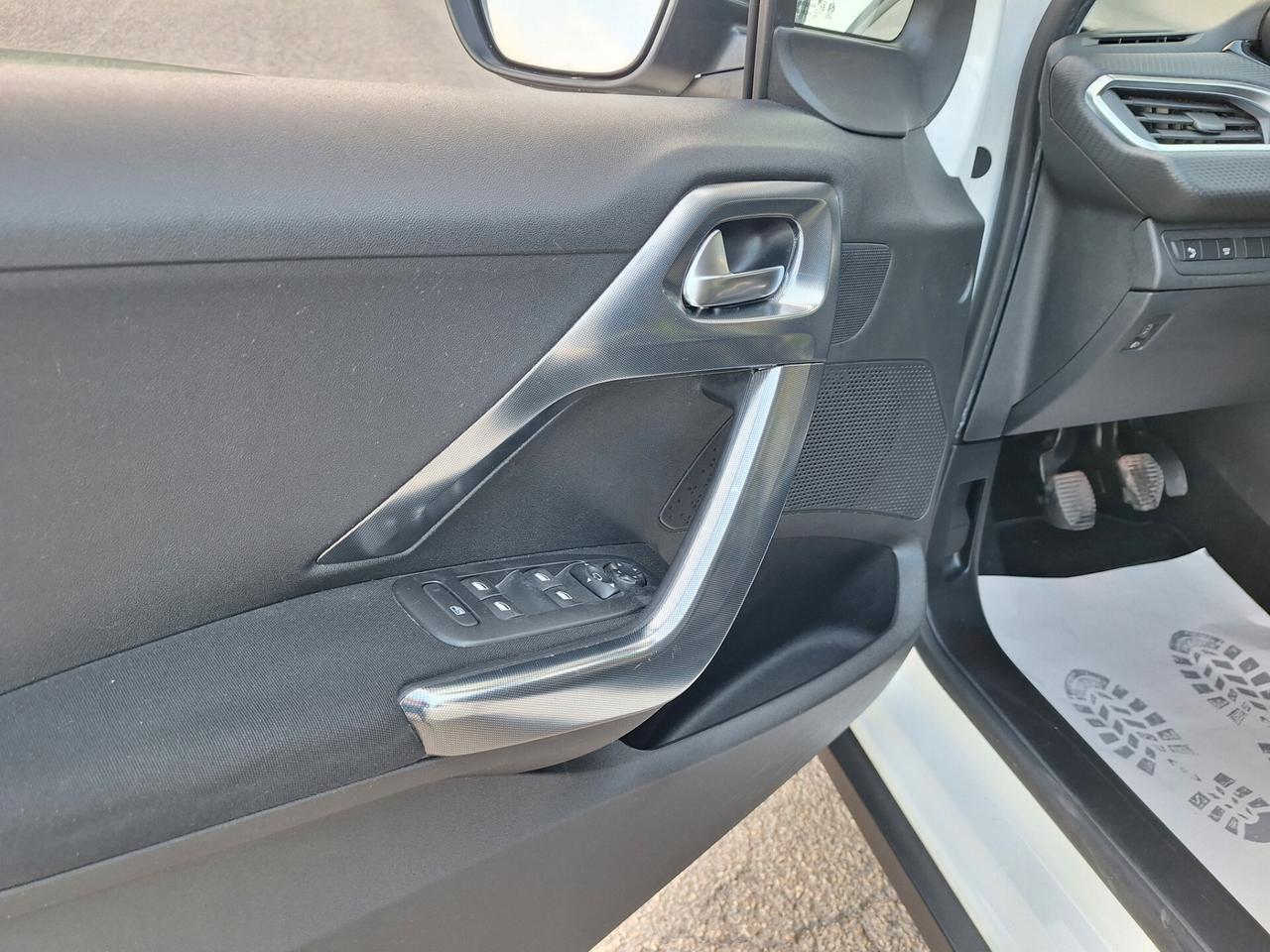 Peugeot 2008 1.6 e-HDi 92 CV "Allure" NAVI