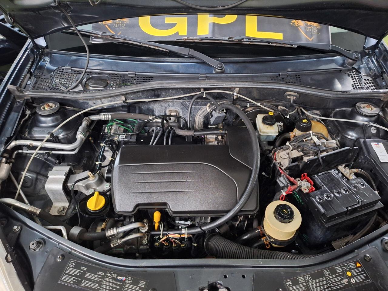 Dacia Sandero 1.2 16V GPL 75CV Embleme