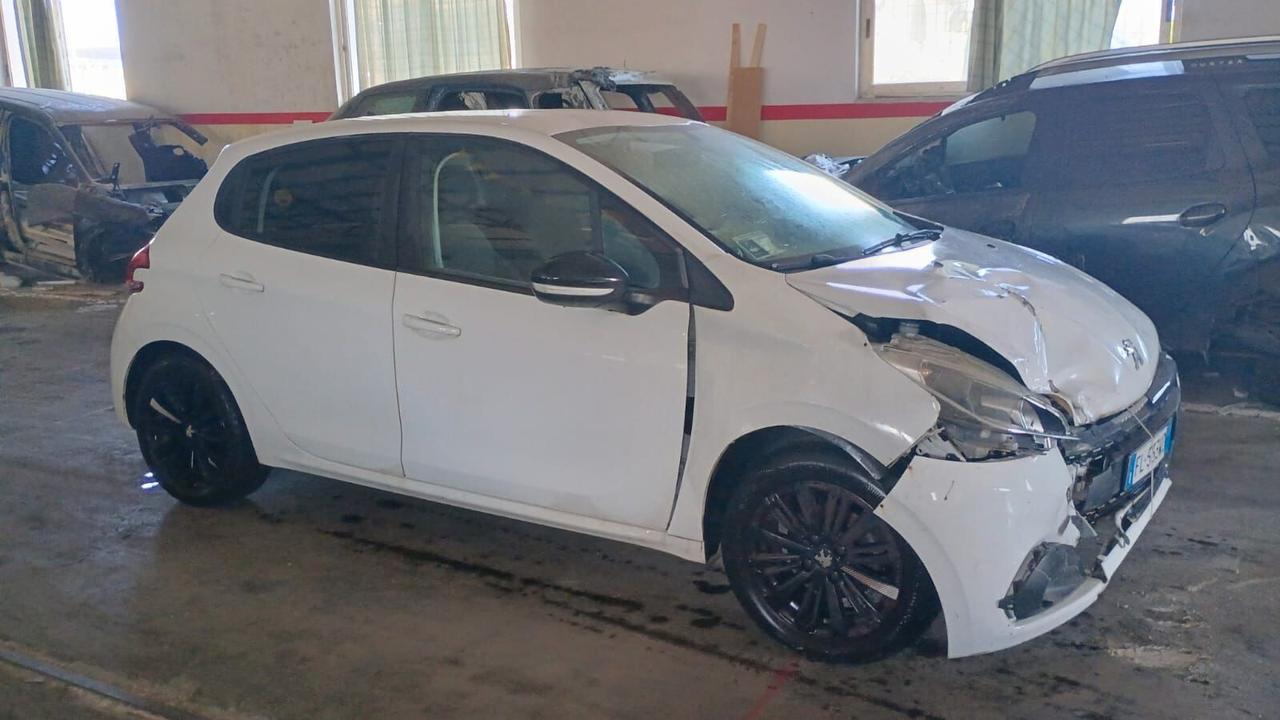 Ricambi Peugeot 208 PureTech 82 5 porte Black Line