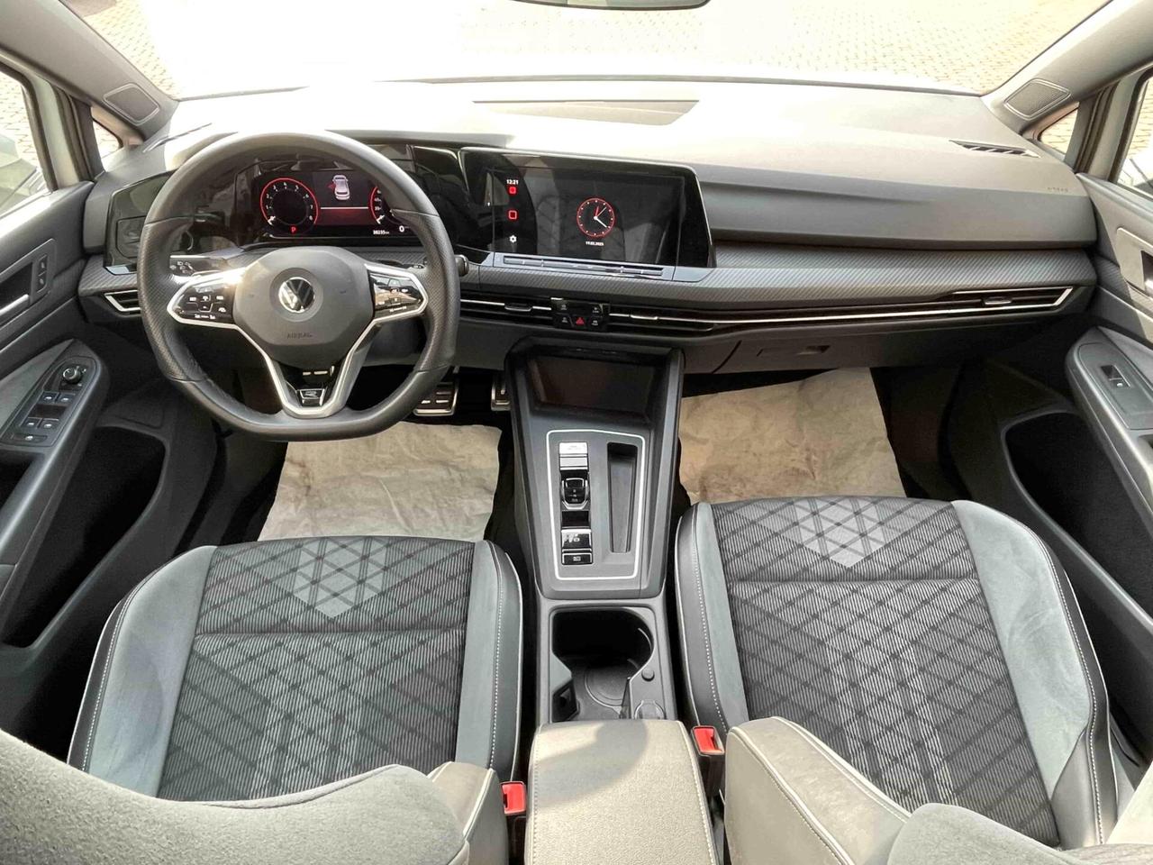 Volkswagen Golf 1.5 eTSI 130 CV EVO ACT DSG R-Line