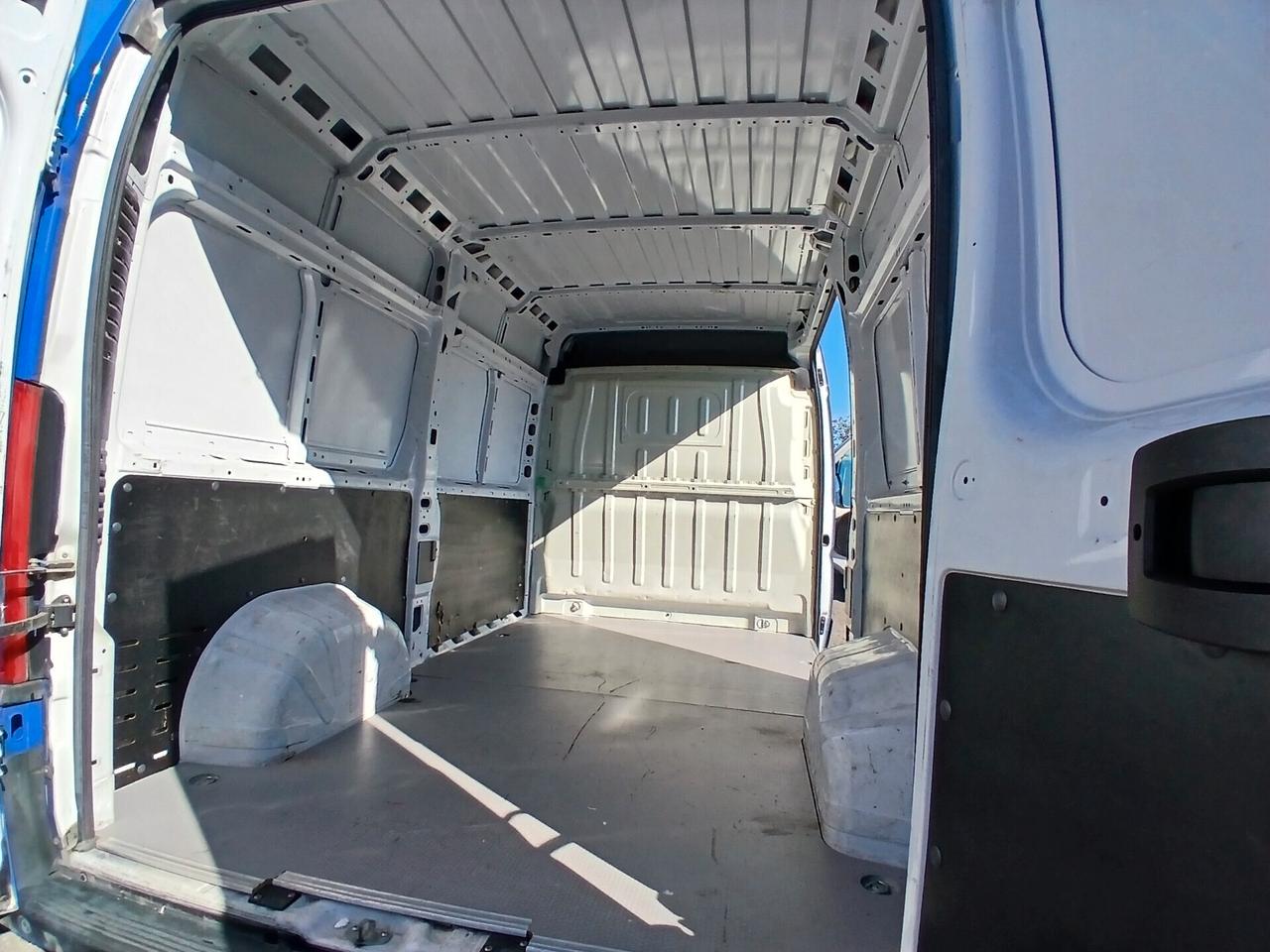 Peugeot Boxer 330 2.2 BlueHDi 140 L2H2