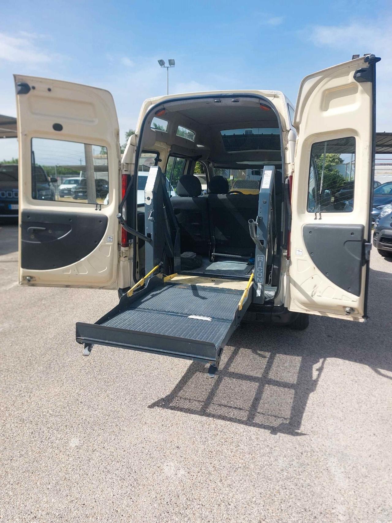 Fiat Doblo Doblò CON SOLLEVATORE PER CARROZZINA DISABILE