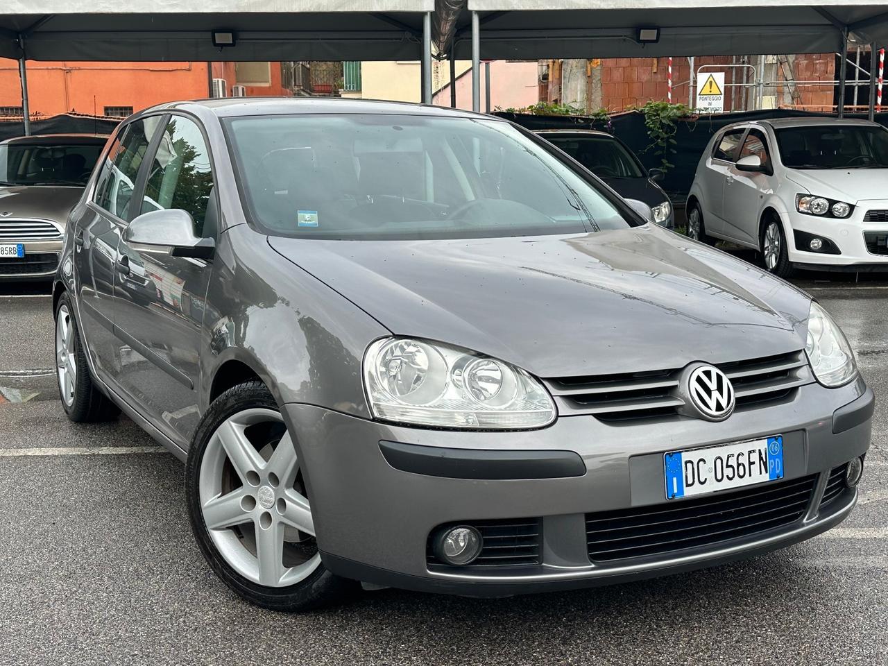 Volkswagen Golf 1.6 16V FSI 5p. Sportline