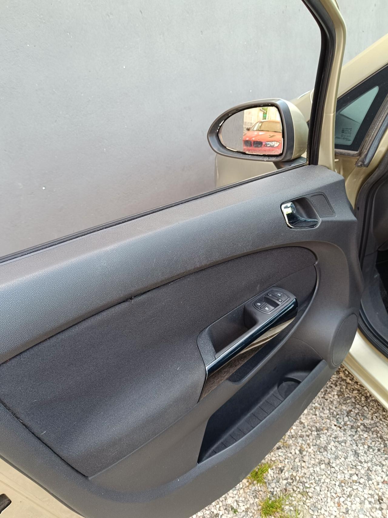 Opel Corsa 1.2 5 porte Cosmo