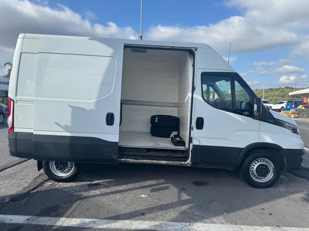 Iveco daily 2.2 coibentato..PARI AL NUOVO