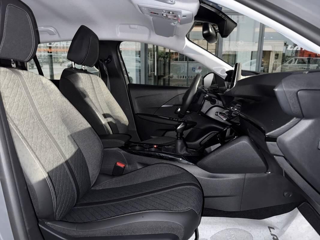 Peugeot 208 1.2 puretech Allure 100cv Con Telecamera a 360°